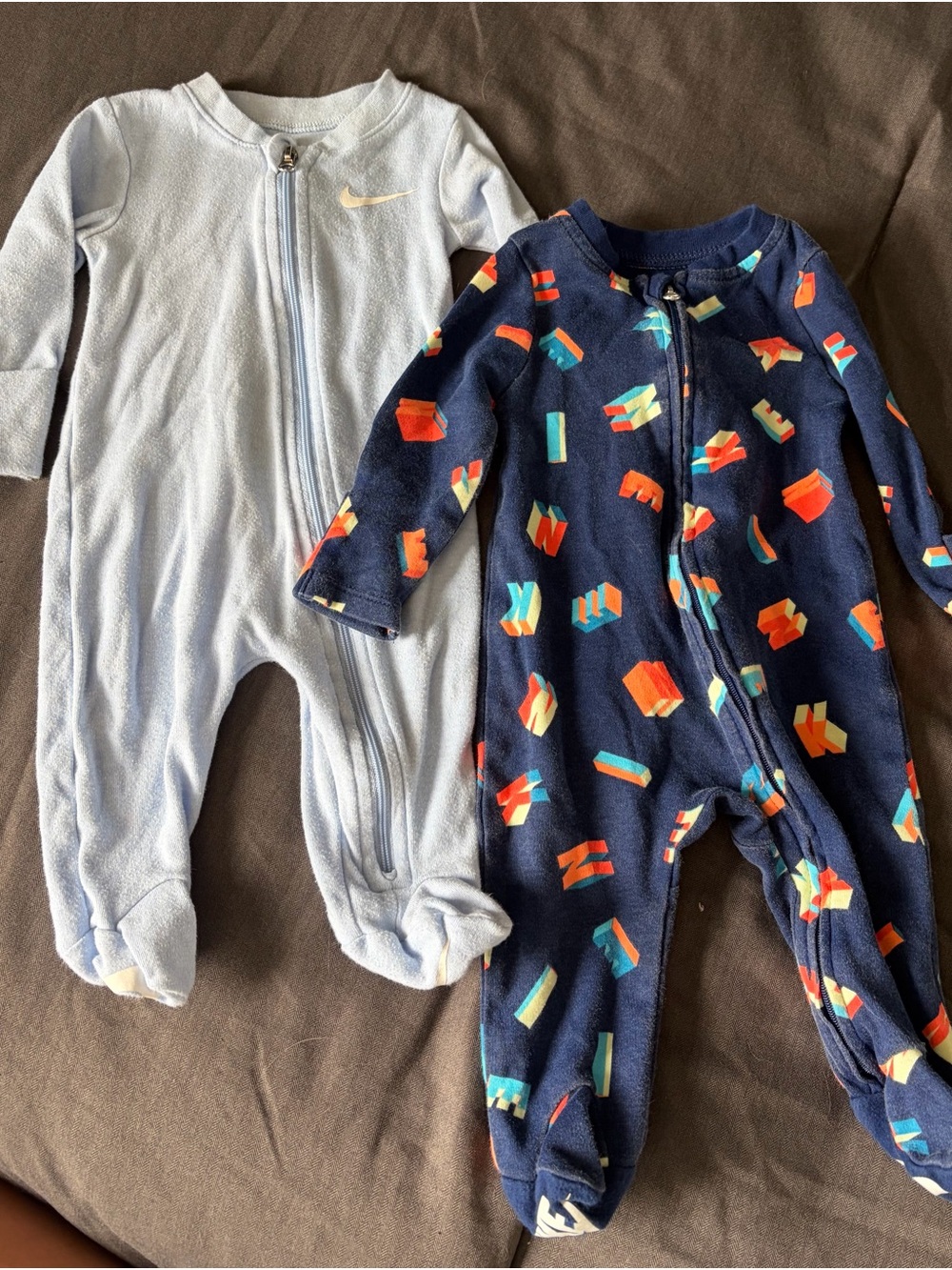 Nike Light Blue & Navy Printed Footie Bundle size 3mo